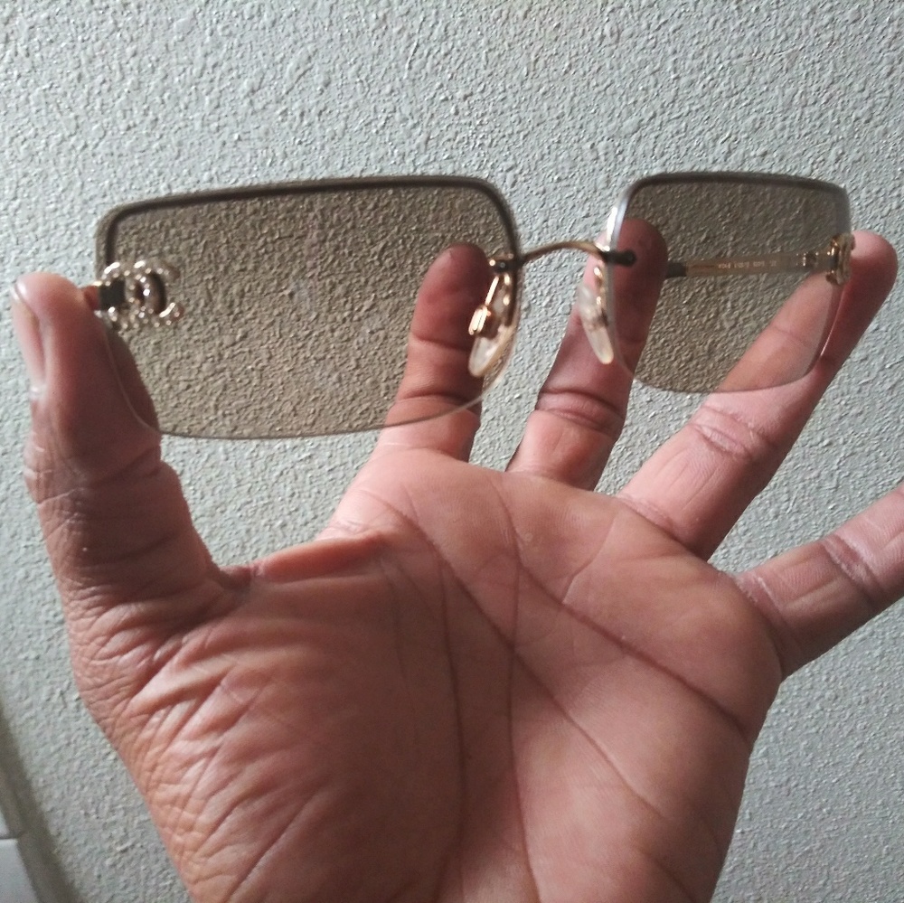 Channel glasses